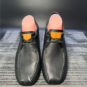 Louis Vuitton Men's 9 black leather Rubber Sole Lace Up Moccasin Style Oxfords